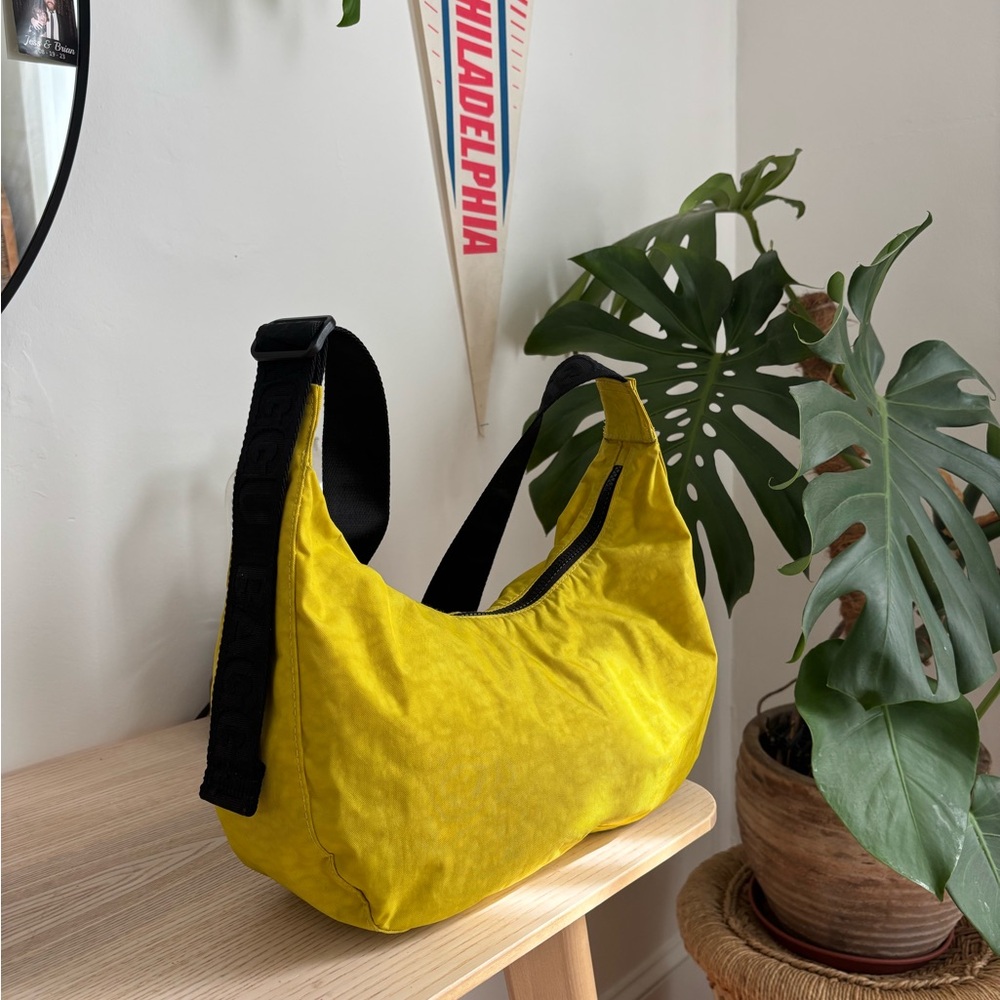 Baggu Medium Crescent Bag Yellow